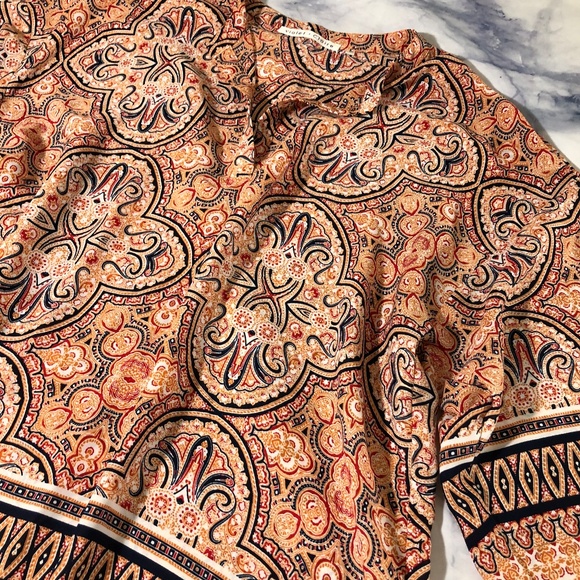 Violet + Claire Orange Quatrefoil Geometric Blouse - Picture 8 of 8